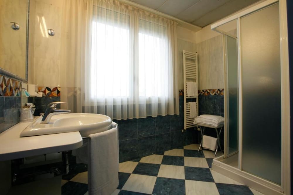 Фото Bleis Hotel