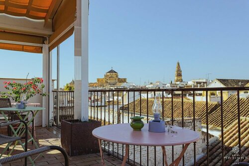 Внешний вид отеля Hotel Madinat в Кордове, фото 1