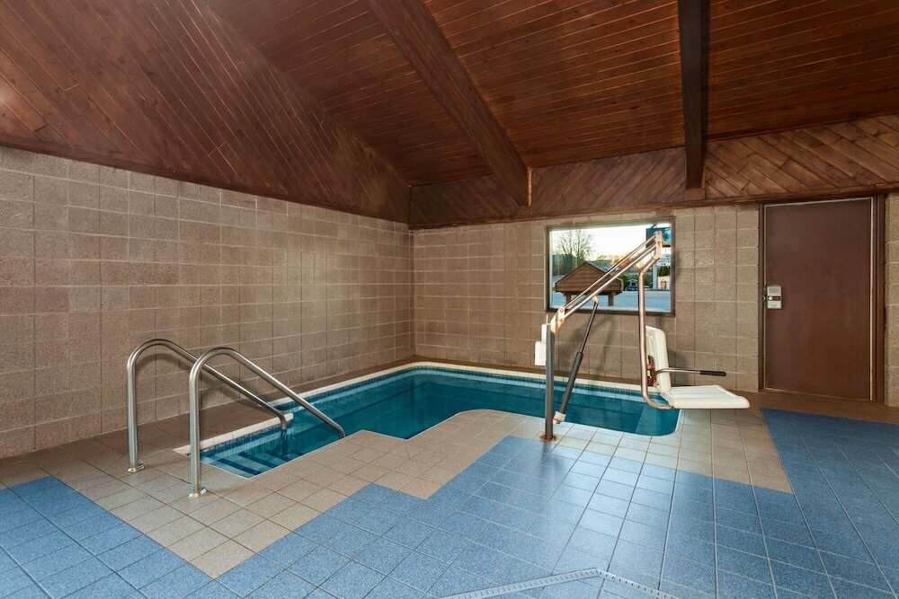 Фото AmericInn by Wyndham Green Bay West