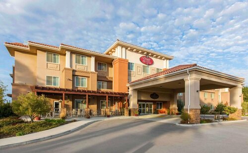 Гостиница The Oaks Hotel & Suites в Пасо-Роблс