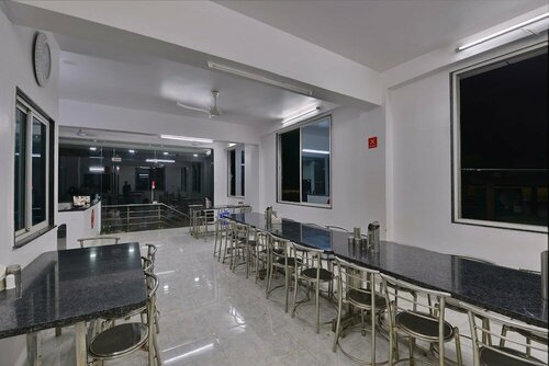 Гостиница Oyo 10671 Hotel Sai Prem в Нашике