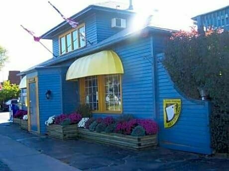 Гостиница Falls Manor Resort в Ниагара-Фолс