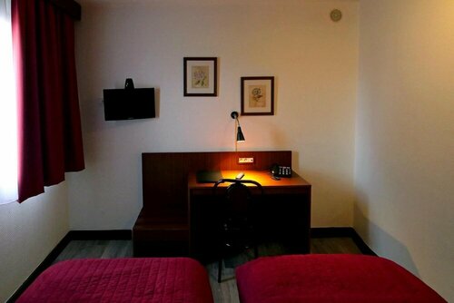 Гостиница Hotel Le Vert Galant в Ливри-Гаргане