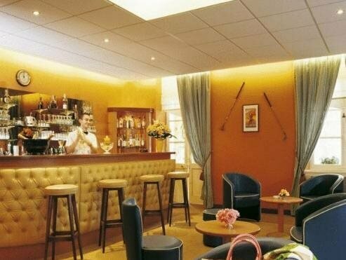 Гостиница Logis Au Grand Hôtel в Майене