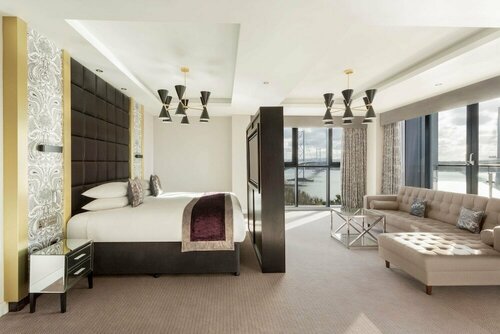 Гостиница DoubleTree by Hilton Edinburgh - Queensferry Crossing в Эдинбурге