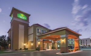 Гостиница La Quinta Inn & Suites Yukon