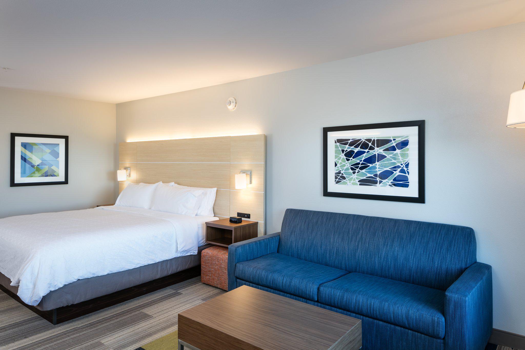 Фото Holiday Inn Express & Suites Bend South, an Ihg Hotel