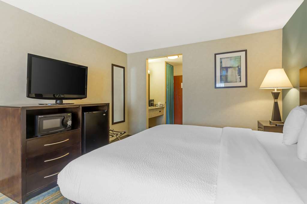 Фото Best Western Plus Berkshire Hills Inn & Suites
