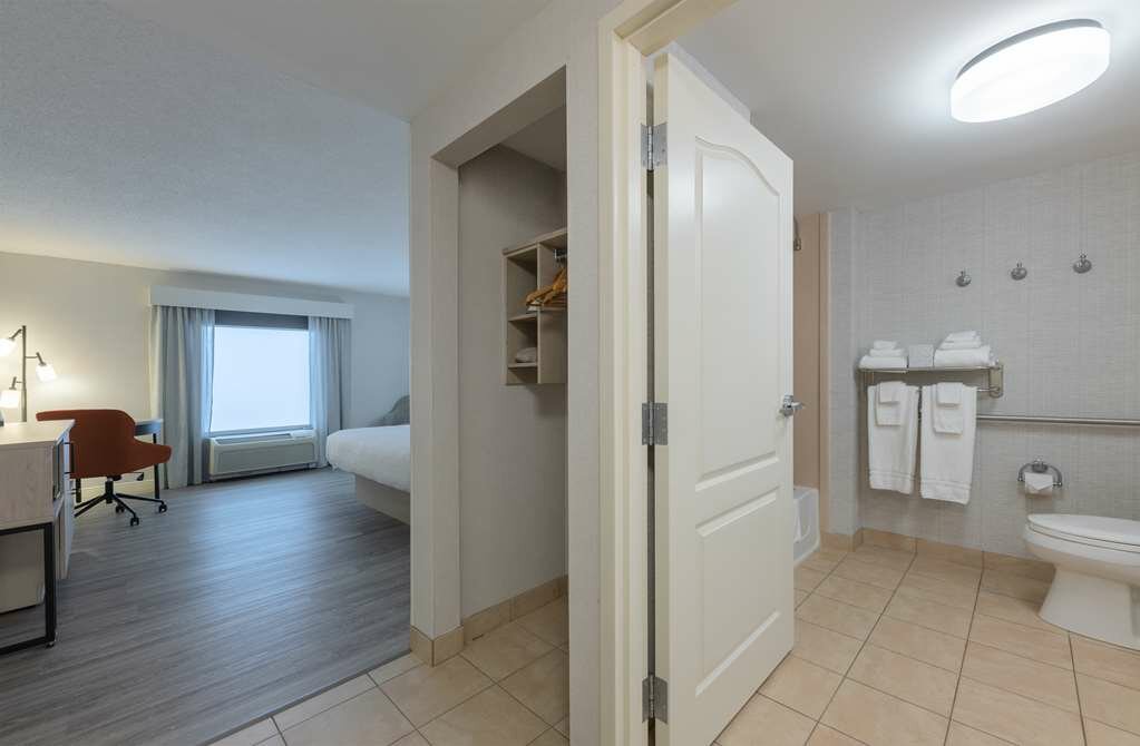 Фото Hampton Inn & Suites by Hilton Moncton