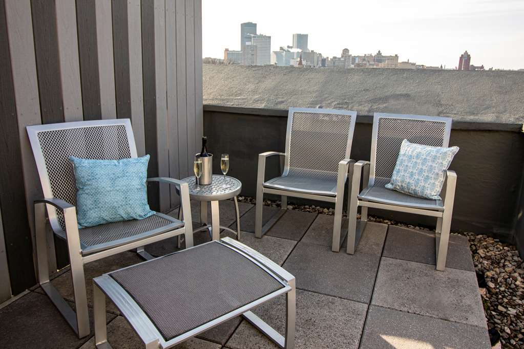 Фото The Strathallan Rochester Hotel & Spa- A DoubleTree by Hilton