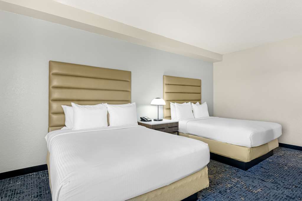 Фото Best Western Plus Universal Inn