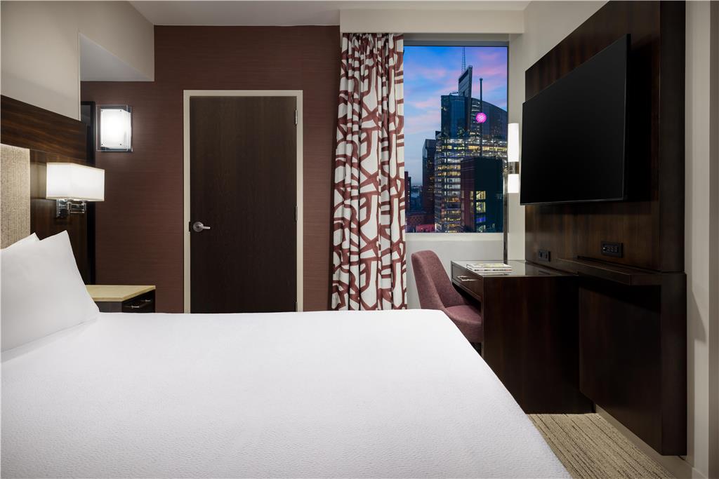 Фото Hilton Garden Inn New York-Times Square Central
