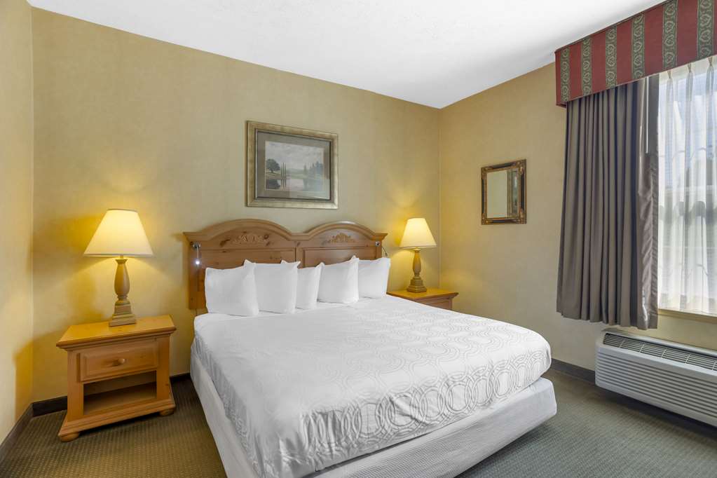 Фото Best Western Plus Revere Inn & Suites