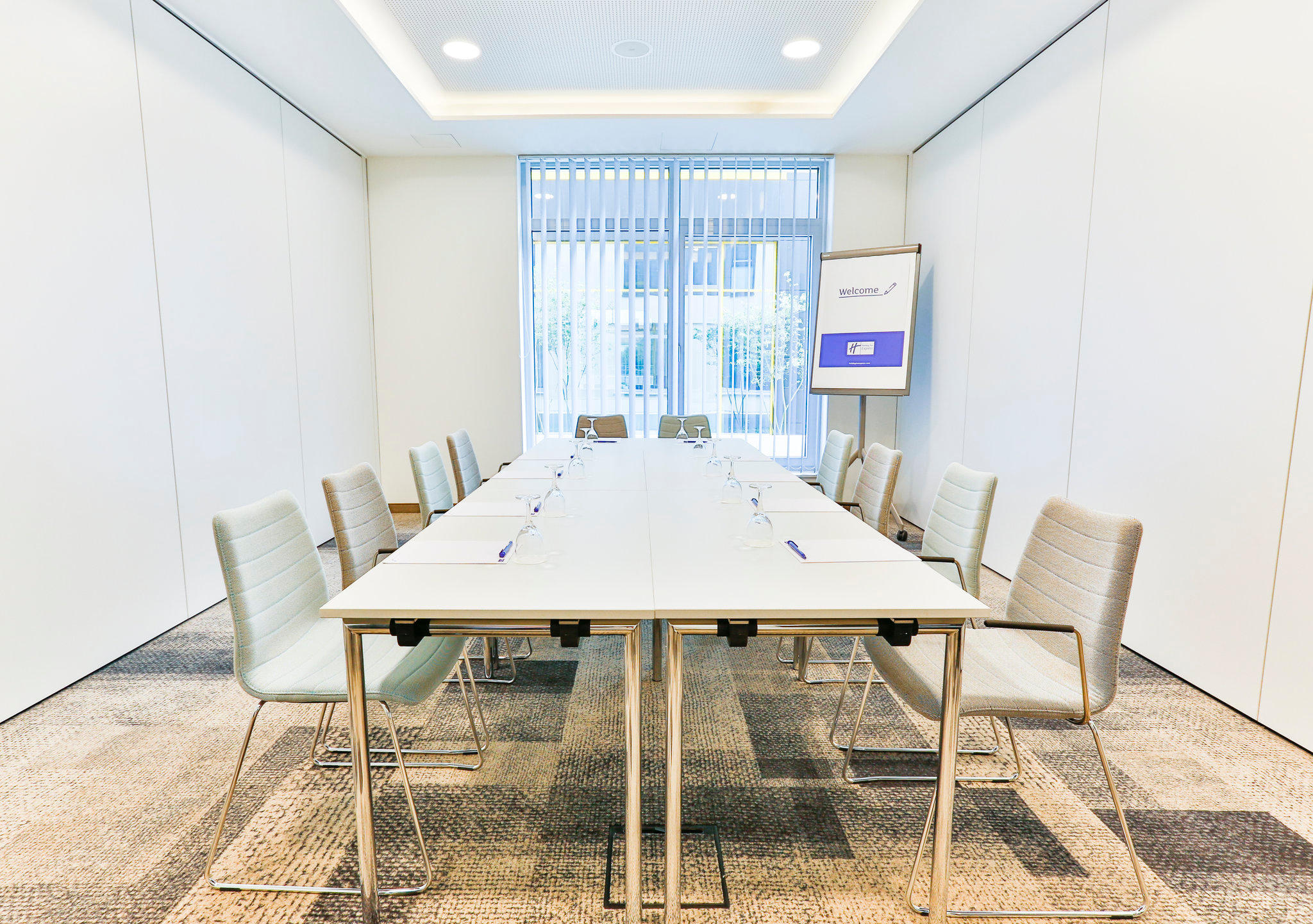 Фото Holiday Inn Express Karlsruhe - City Park, an Ihg Hotel