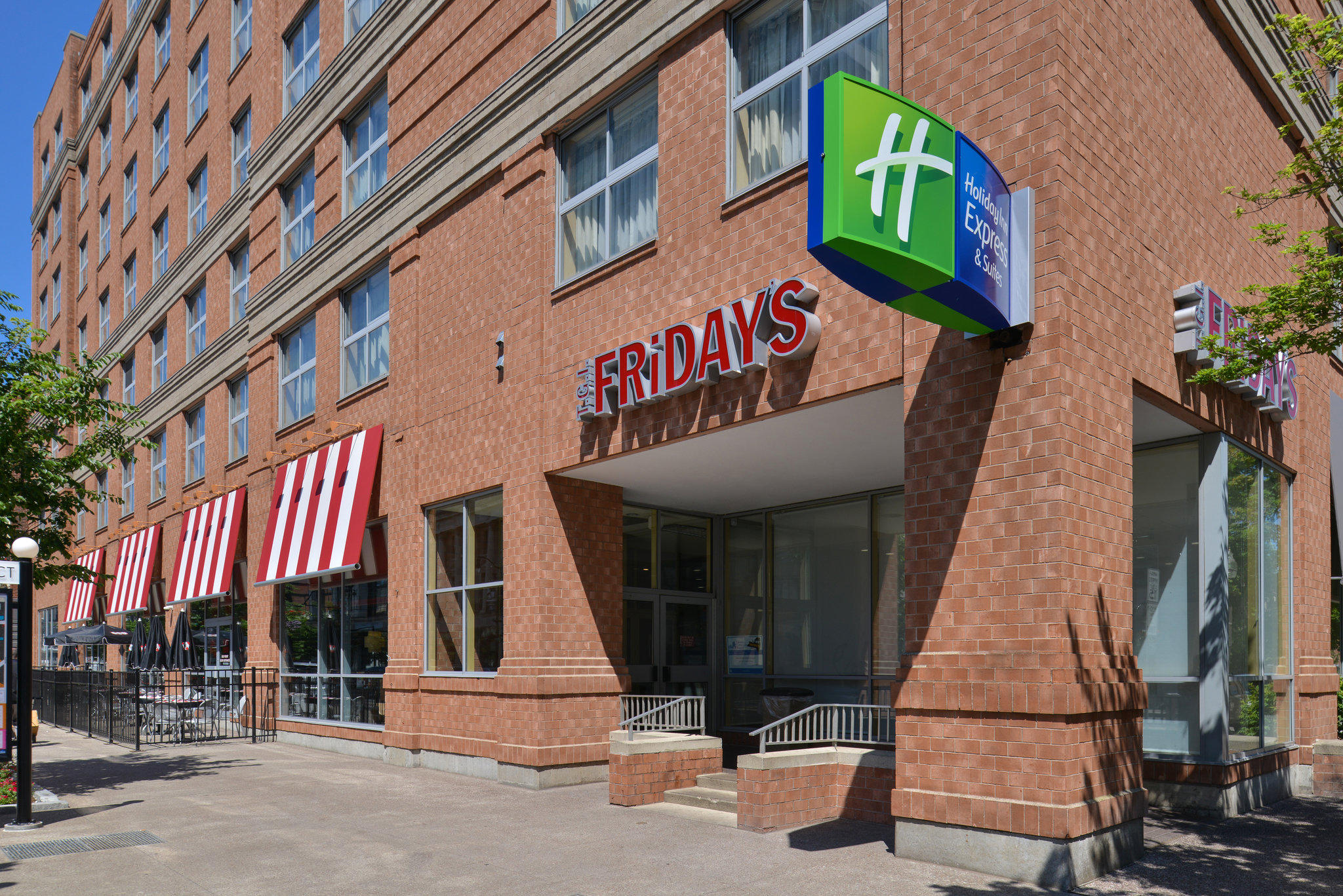 Фото Holiday Inn Express & Suites Buffalo Downtown - Medical Ctr, an Ihg Hotel