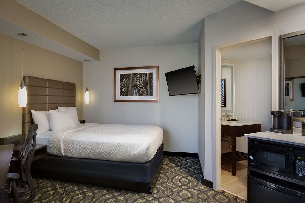 Фото Embassy Suites by Hilton Dallas Love Field