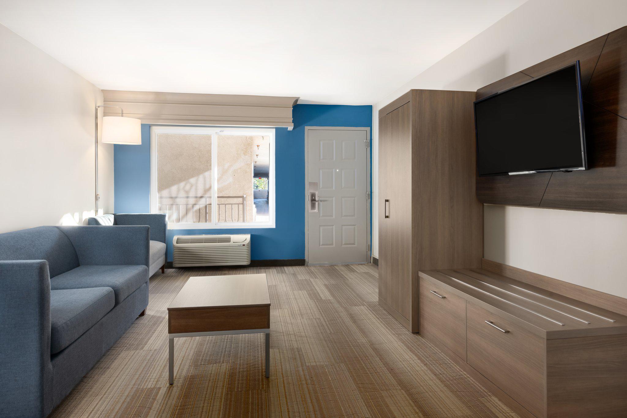 Фото Holiday Inn Express Simi Valley, an Ihg Hotel