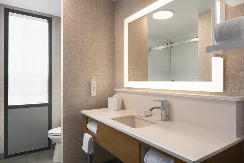 Фото Hampton Inn & Suites San Mateo-San Francisco Airport