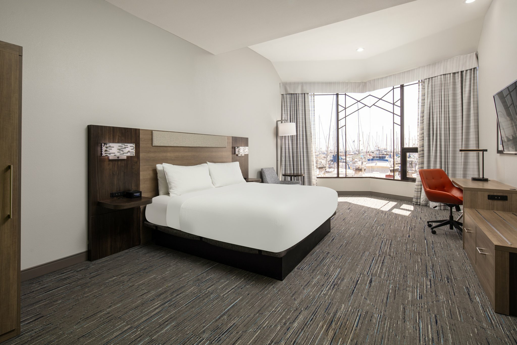 Фото Holiday Inn Express Hotel & Suites Ventura, an Ihg Hotel