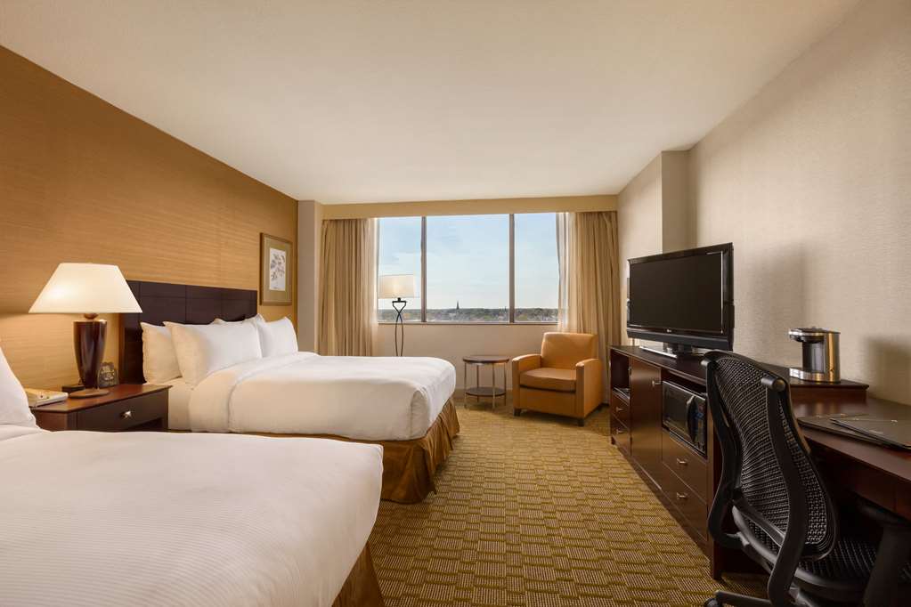 Фото Hilton Fort Wayne at the Grand Wayne Convention Center