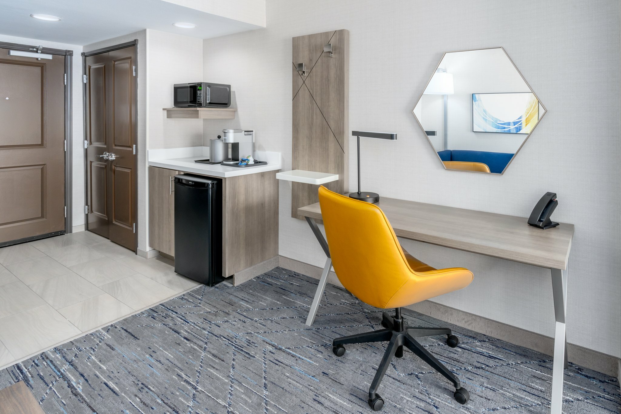 Фото Holiday Inn Express Hotel & Suites - Cheyenne, an Ihg Hotel