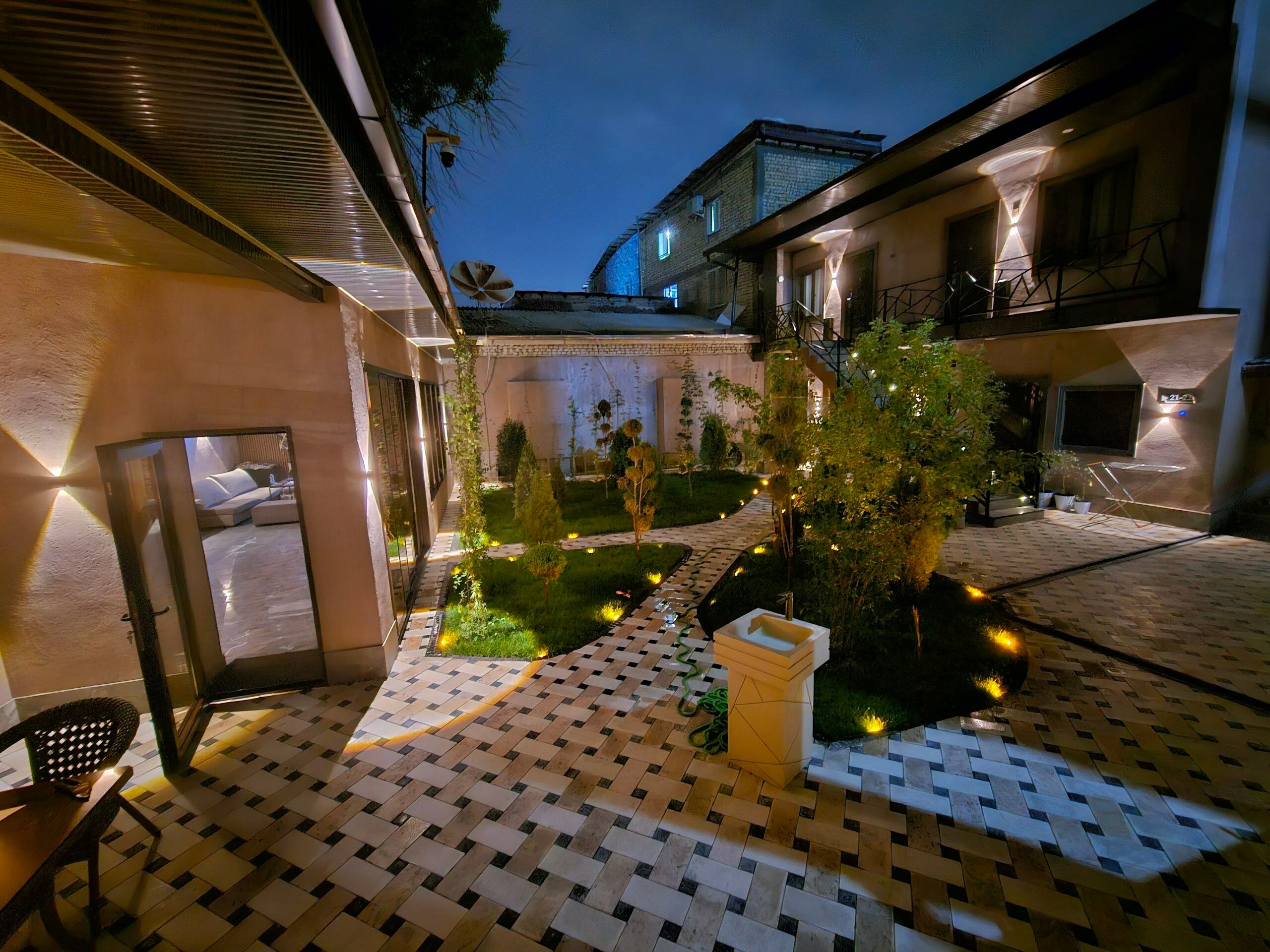 Фото отеля 1