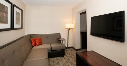 Гостиница DoubleTree by Hilton Hotel and Suites Charleston Airport в Гус-Крик