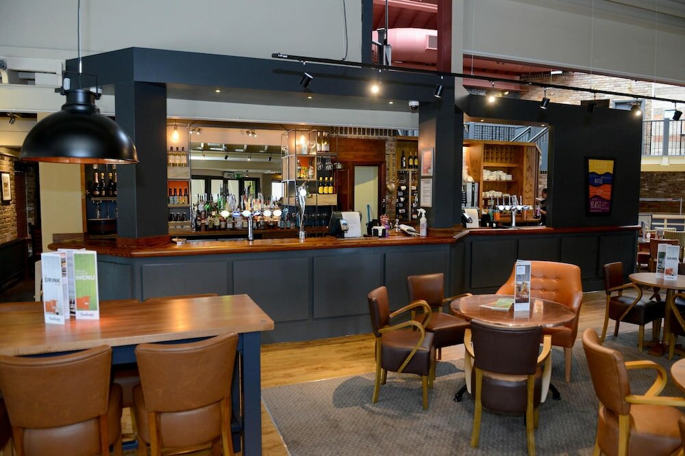 Фото Premier Inn Chessington hotel