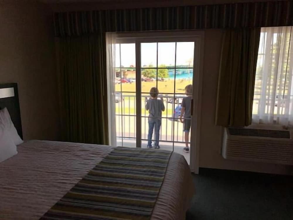 Фото Parkside Inn Bridgeview
