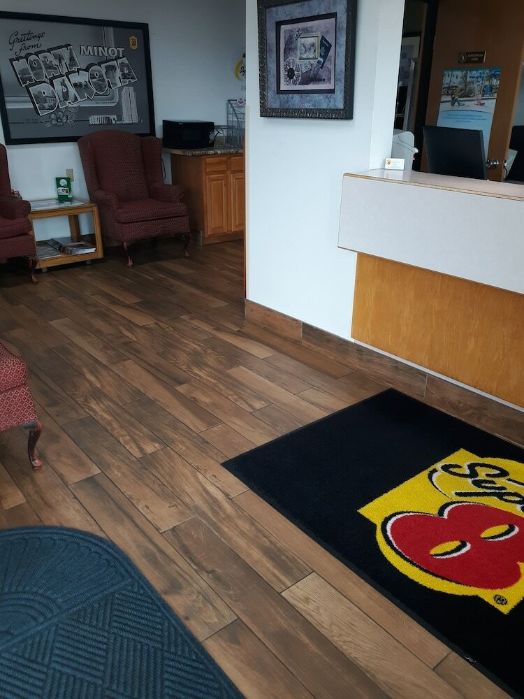 Фото Super 8 by Wyndham Minot Airport