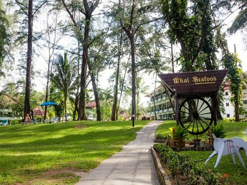 Гостиница Amora Beach Resort Phuket на пляже Сурин