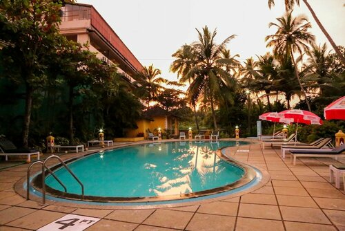Гостиница Carina Beach Resort в Бенаулиме