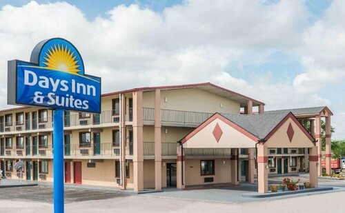 Гостиница Days Inn & Suites by Wyndham Springfield on I-44 в Спрингфилде