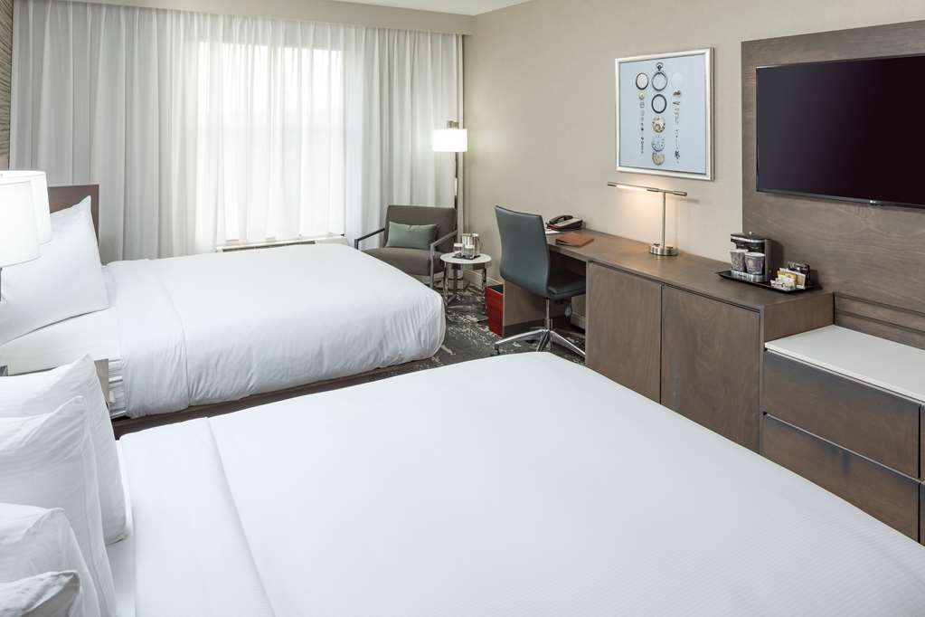 Фото Doubletree by Hilton Boston Logan Airport Chelsea