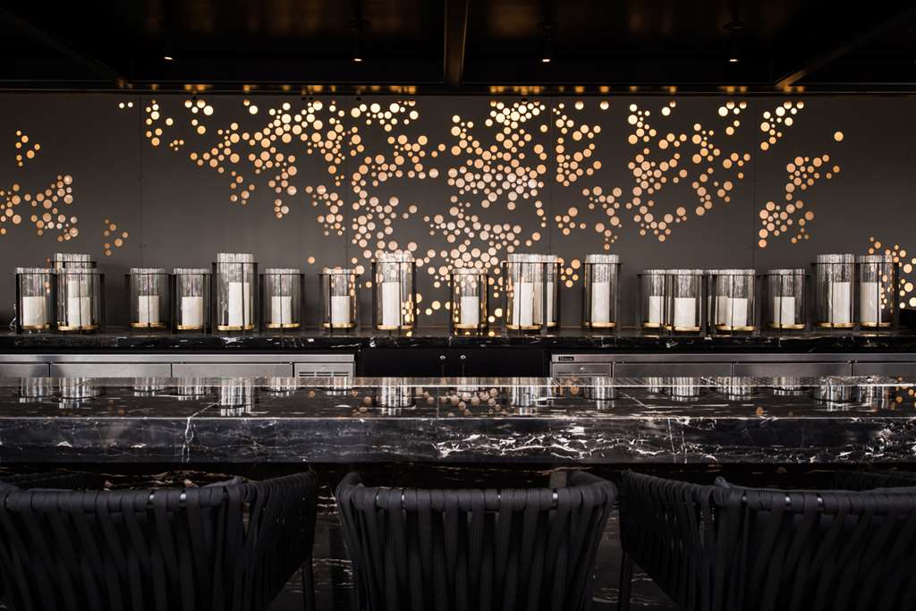 Фото LondonHouse Chicago, Curio Collection by Hilton