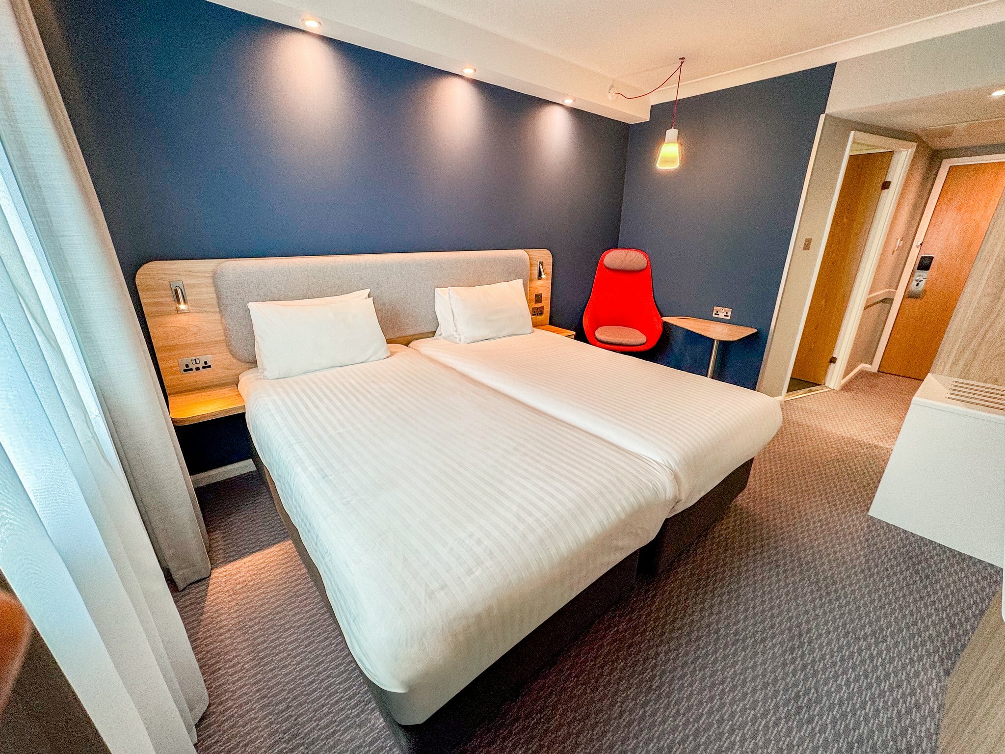 Фото Holiday Inn Express London - Stratford, an Ihg Hotel