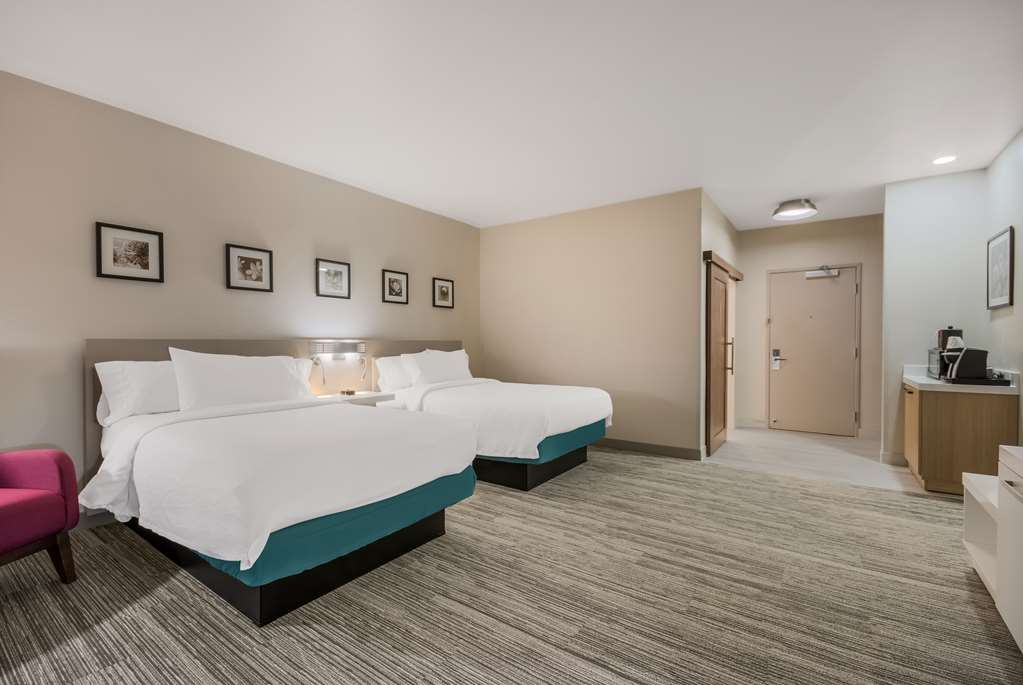 Фото Hilton Garden Inn Oklahoma City Midtown