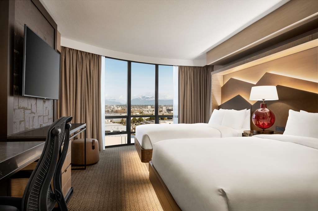 Фото Hilton Vancouver Airport