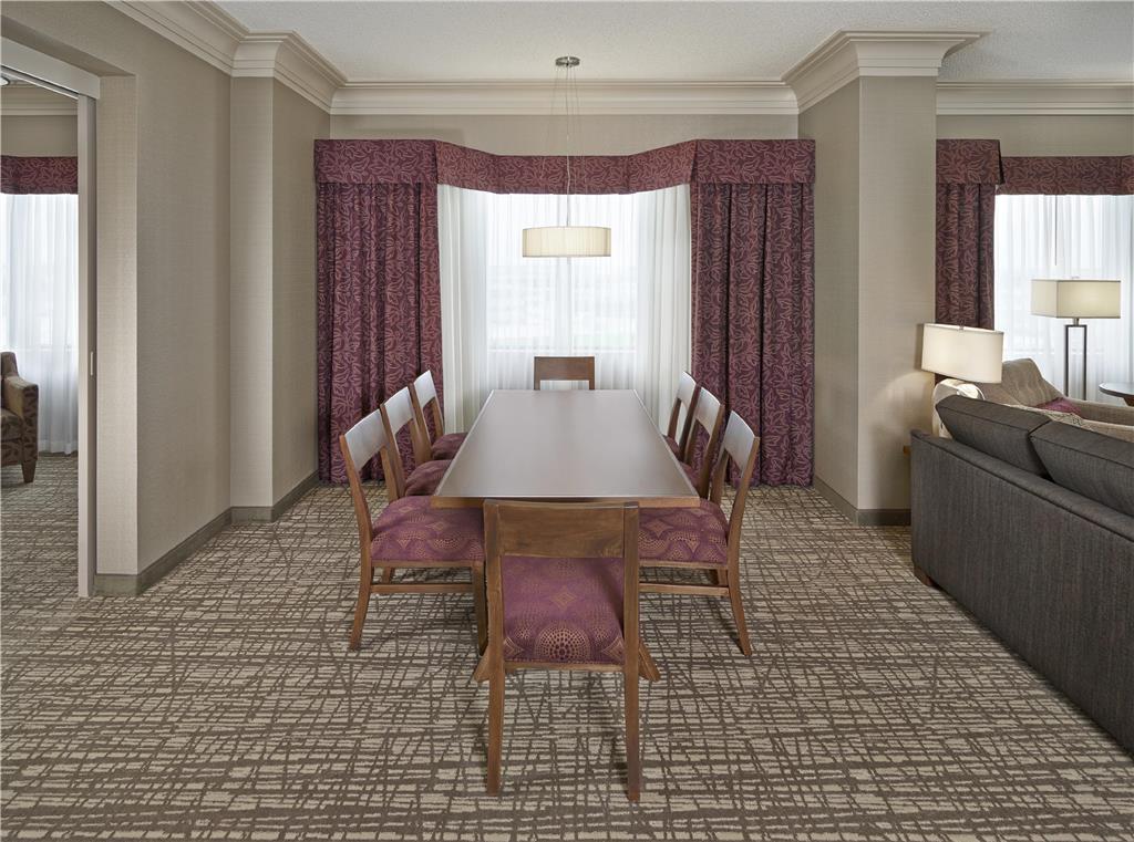 Фото DoubleTree by Hilton West Edmonton