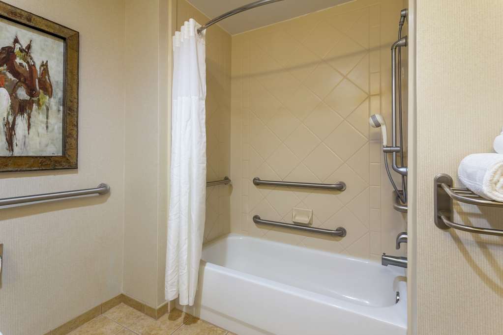 Фото Hampton Inn & Suites Wellington