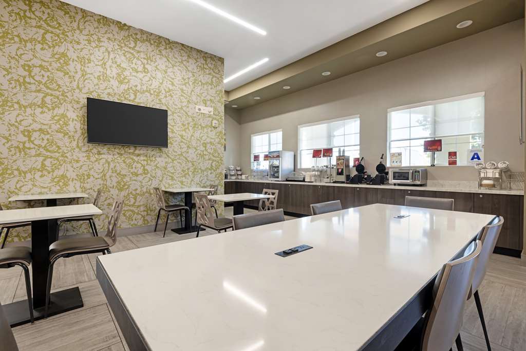 Фото Best Western Plus Temecula Wine Country Hotel &Suites