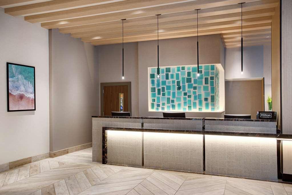 Фото Embassy Suites Tampa Downtown