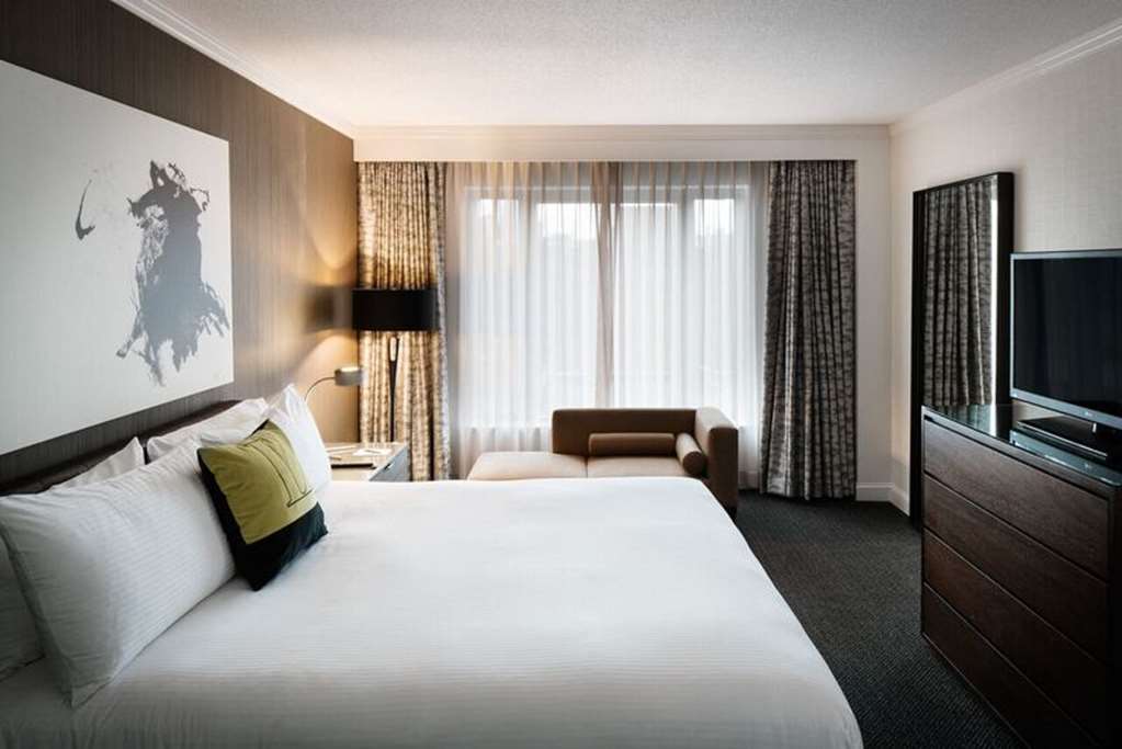 Фото The Logan Philadelphia, Curio Collection by Hilton