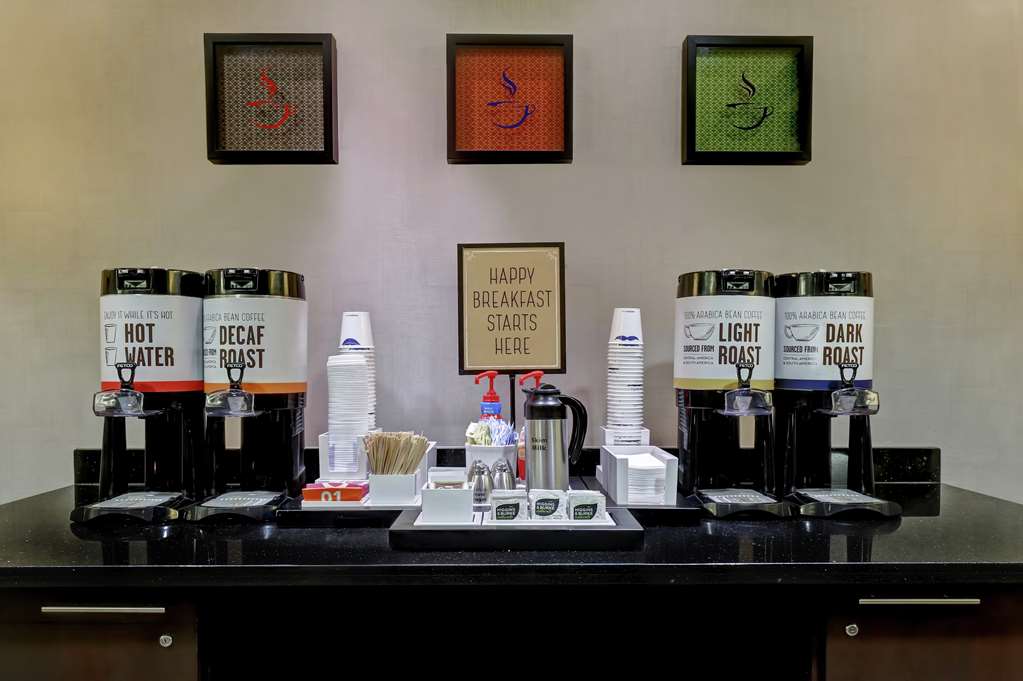 Фото Hampton Inn by Hilton Toronto Airport Corporate Centre