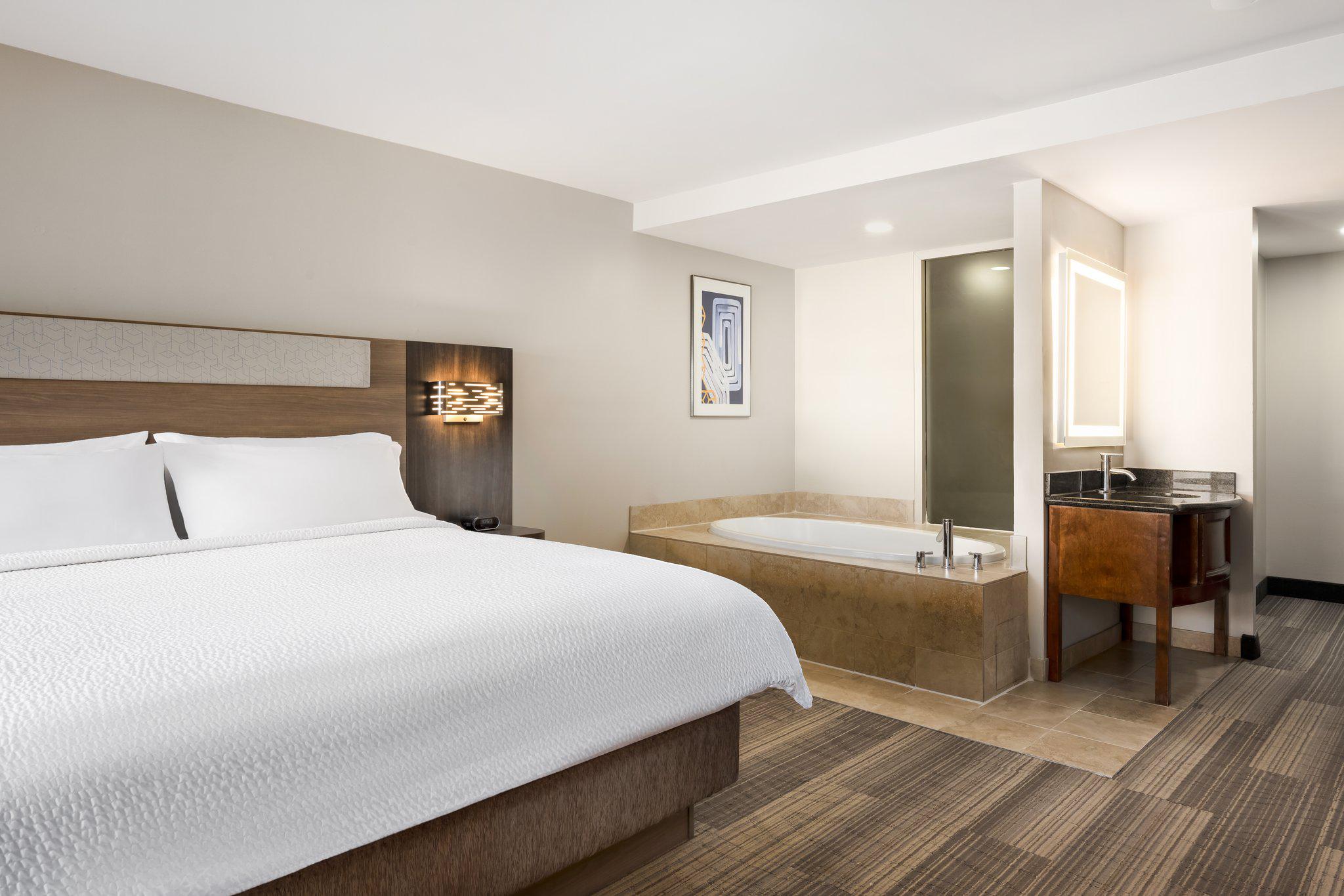 Фото Holiday Inn Express Simi Valley, an Ihg Hotel