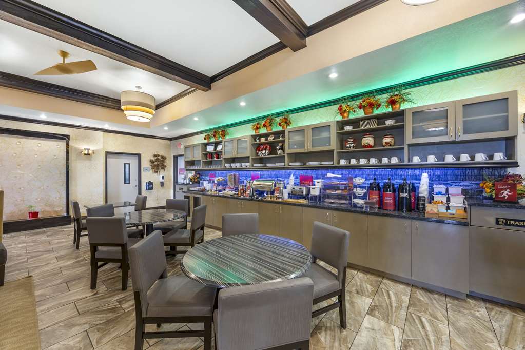 Фото Best Western Plus Emerald Inn & Suites