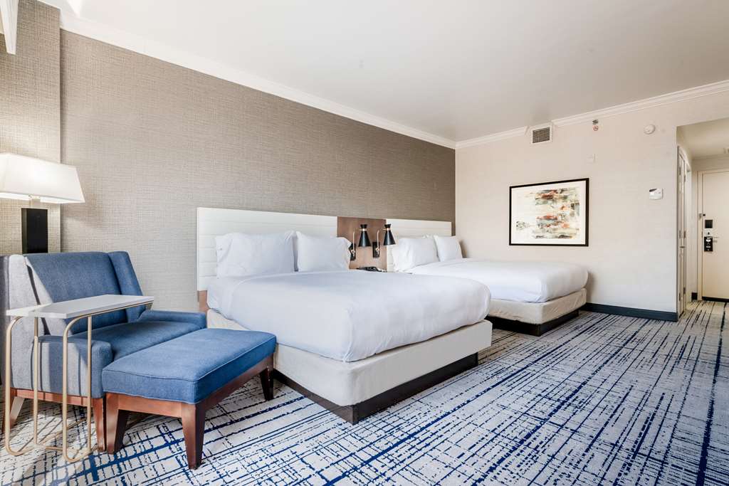 Фото DoubleTree by Hilton South Charlotte Tyvola