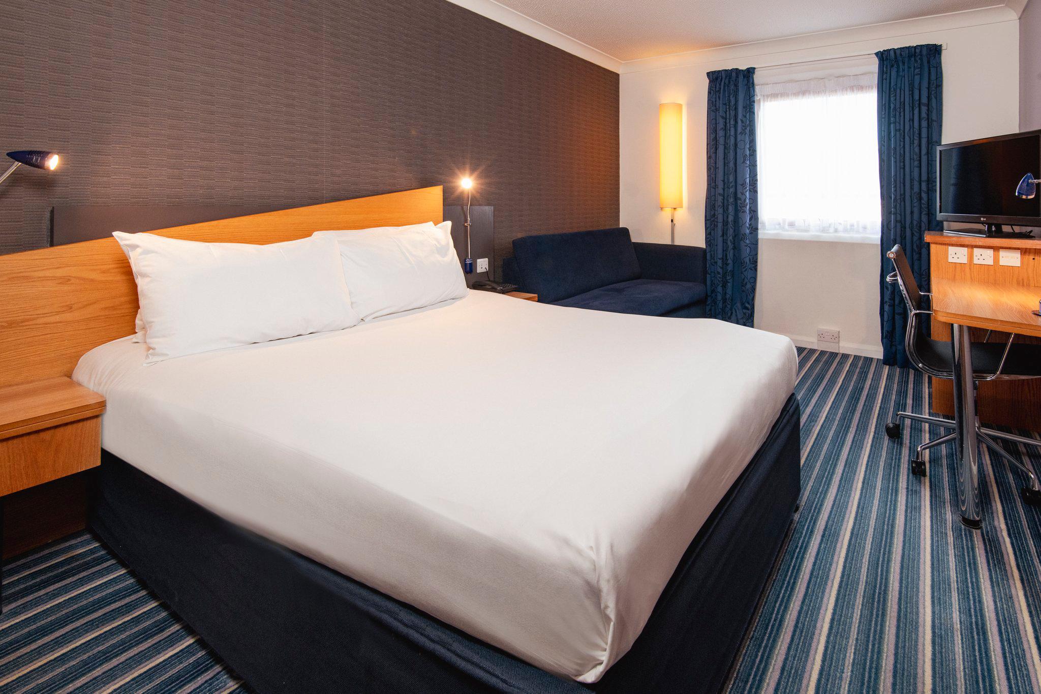 Фото Holiday Inn Express London Chingford