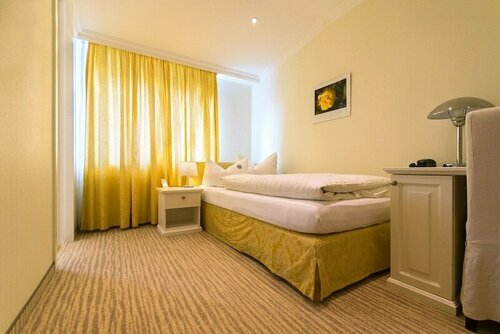 Гостиница Intourhotel в Валленхорсте