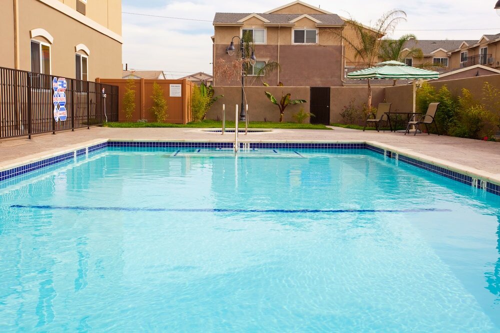 Фото Holiday Inn Express & Suites Los Angeles Airport Hawthorne